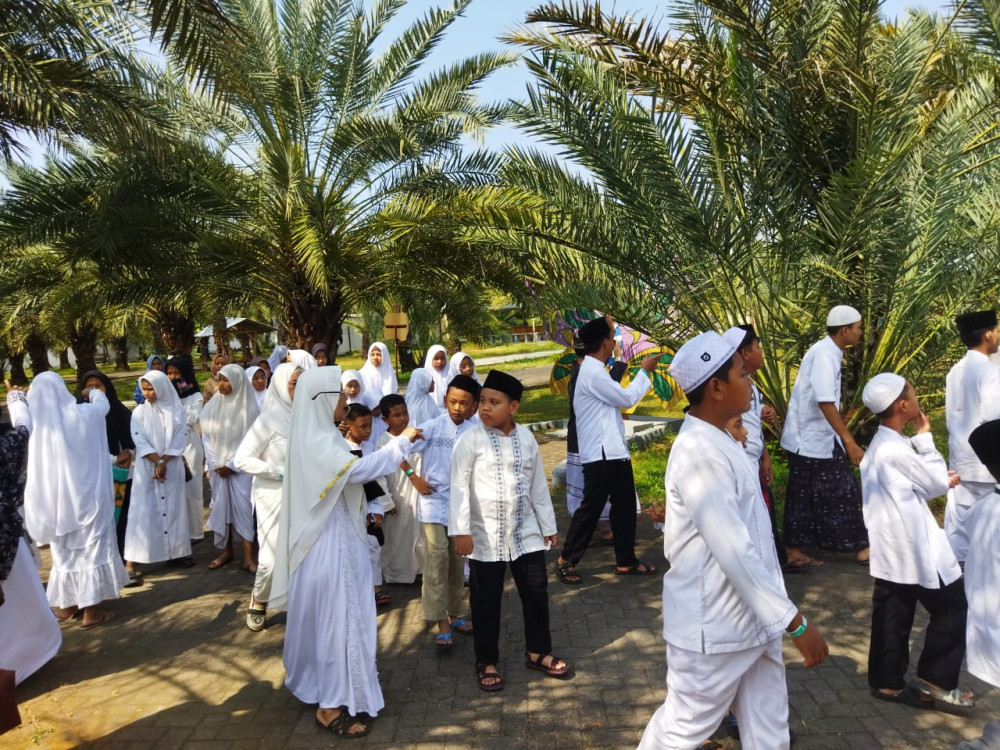 Kegiatan Muharram 1446H Manasik Haji di Kebun Kurma Sukorejo